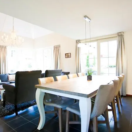 בית נופש Sleeps 8 Pool Wifi T644077 *